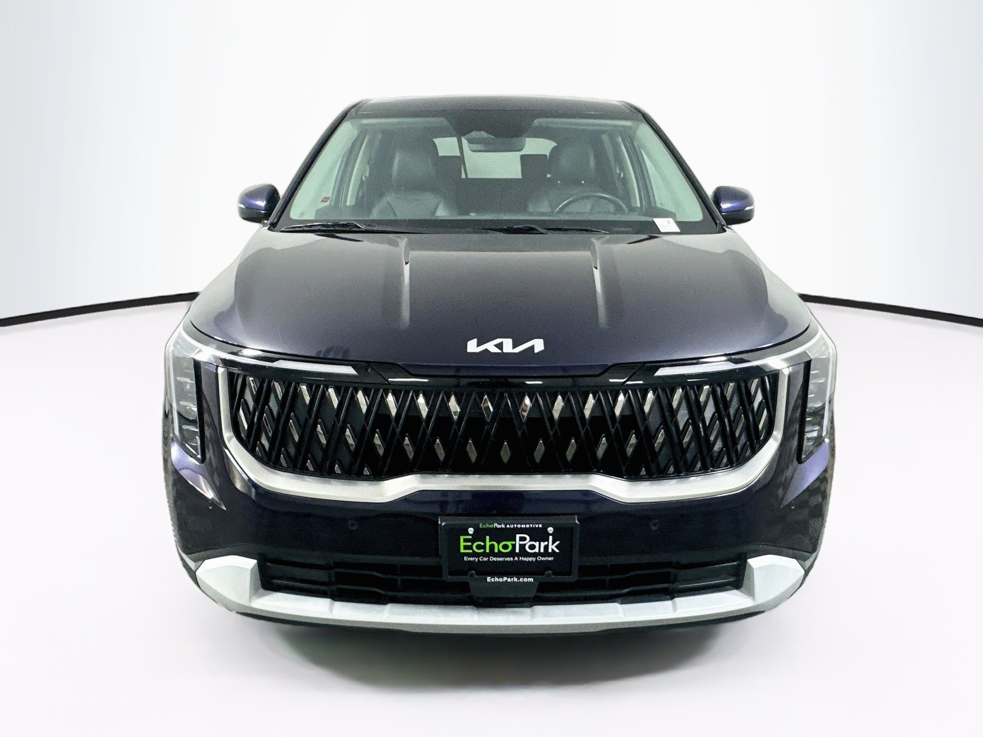 Used 2025 Kia Carnival FWD image 2