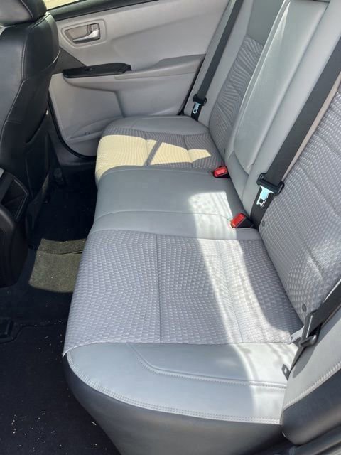 Used 2015 Toyota Camry SE w/ Moonroof Package FWD image 10