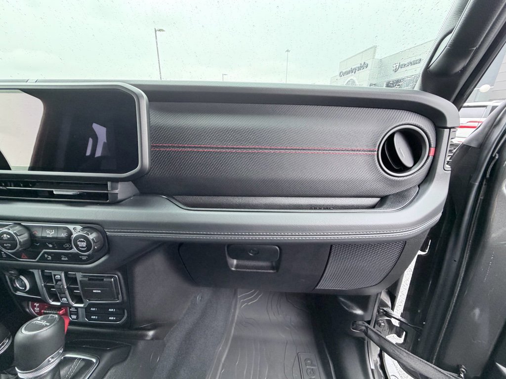 Used 2025 Jeep Gladiator Rubicon w/ Safety Group image 15