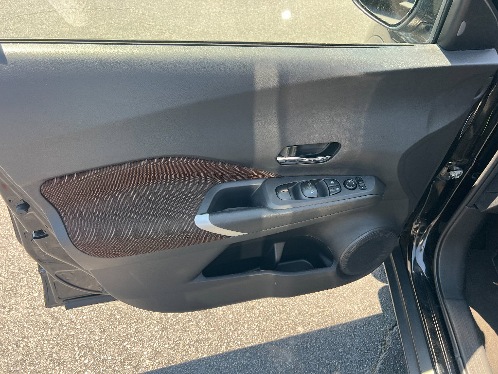 Used 2024 Nissan Kicks SR image 20