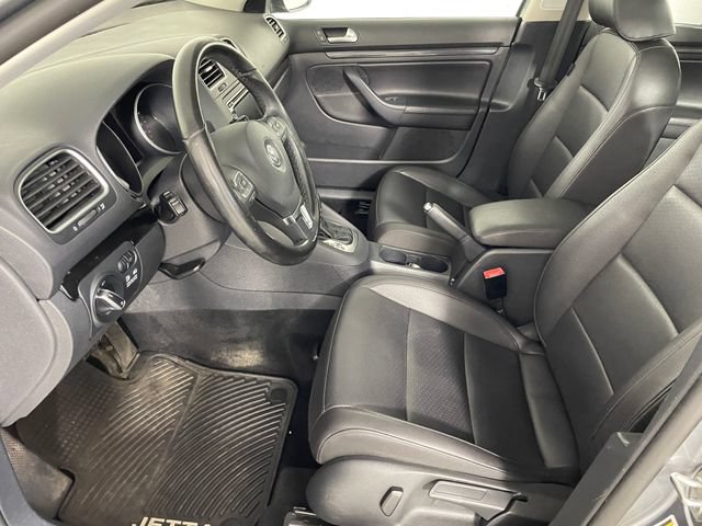 Used 2011 Volkswagen Jetta TDI FWD image 2