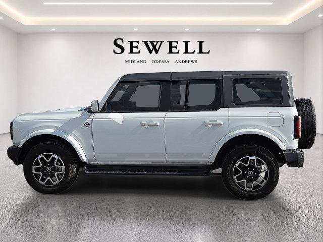 Used 2025 Ford Bronco Outer Banks AWD/4WD image 2