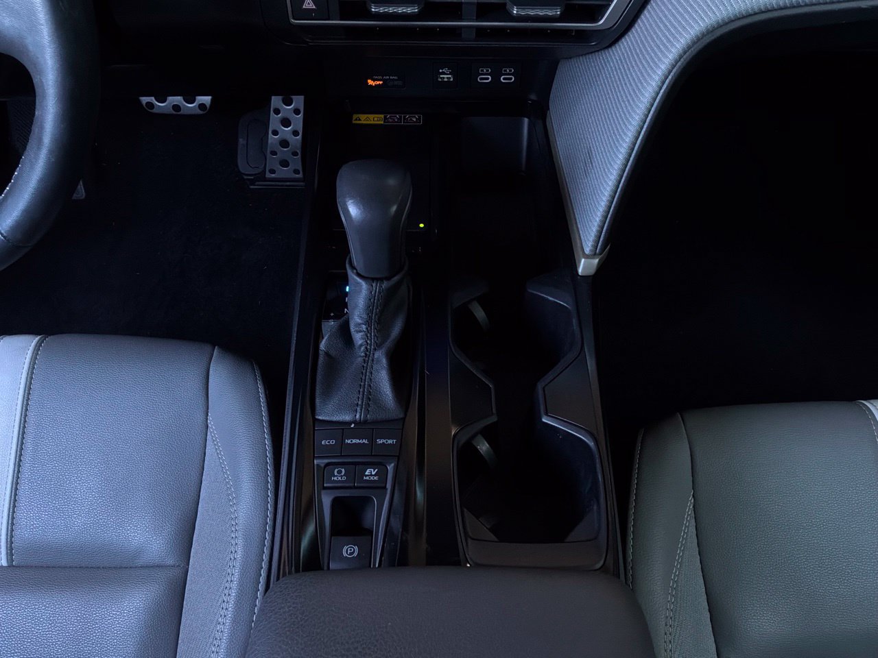 Used 2025 Toyota Camry SE w/ Convenience Package FWD image 15