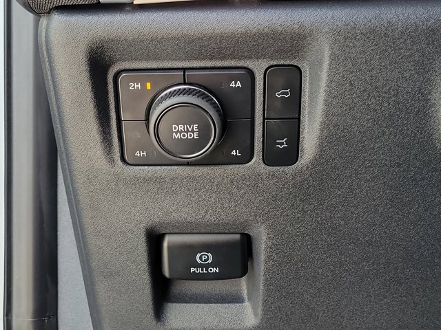 Certified 2025 Ford Expedition Active AWD/4WD image 27