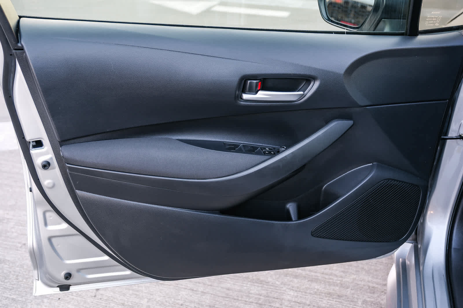 Used 2021 Toyota Corolla LE FWD image 23