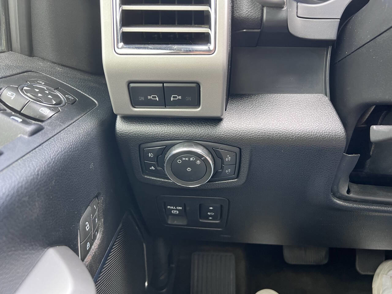 Used 2015 Ford F150 Lariat w/ Equipment Group 501A Mid image 13