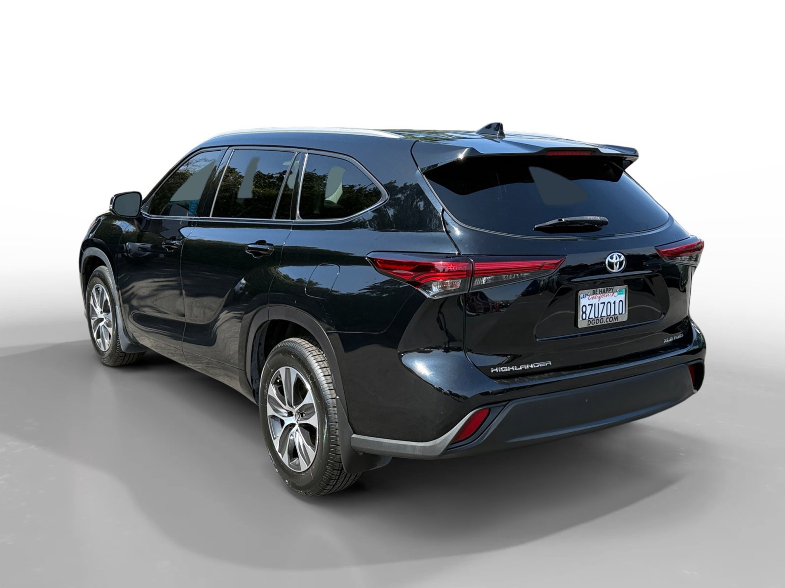 Used 2022 Toyota Highlander XLE AWD/4WD image 3