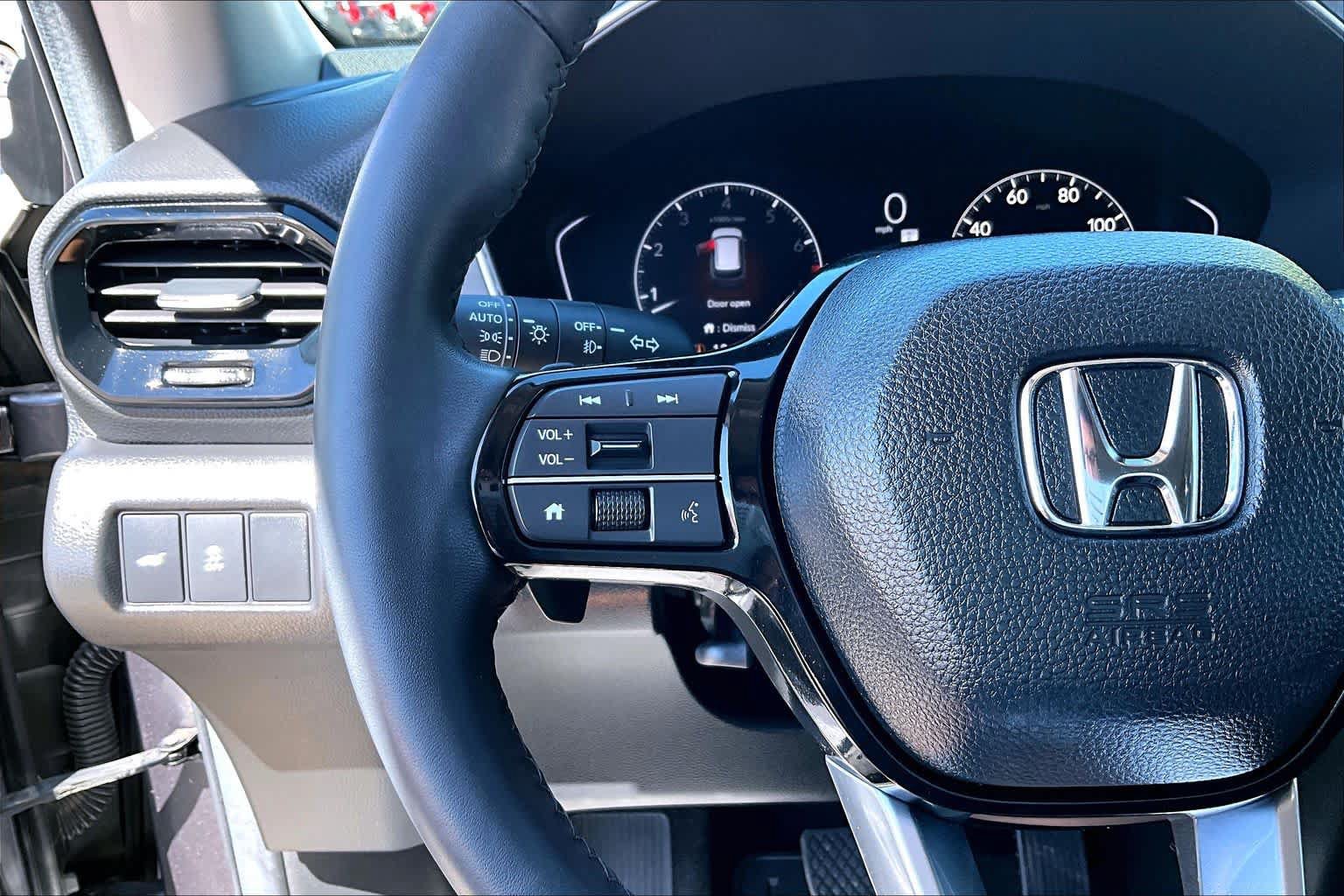 Used 2025 Honda Pilot Touring image 24