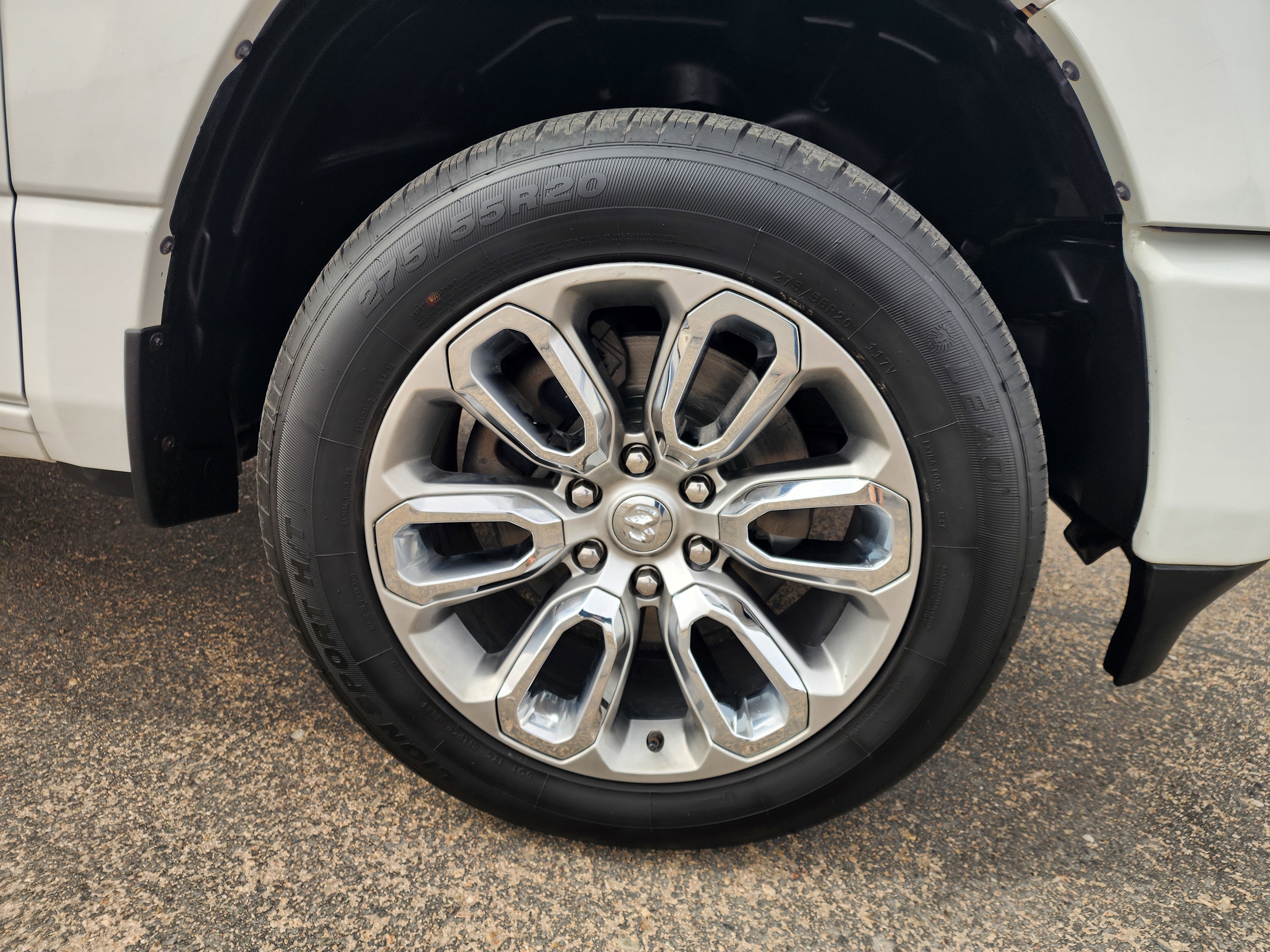 Used 2023 RAM 1500 Laramie AWD/4WD image 11