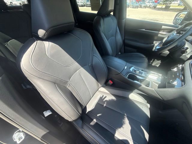 Used 2025 INFINITI QX60 Pure w/ Cargo Package FWD image 16