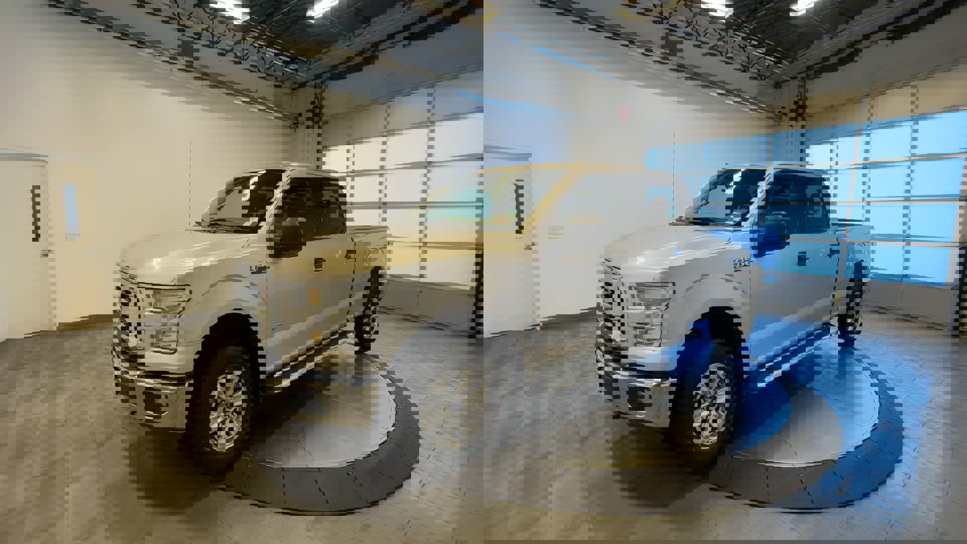 Used 2016 Ford F150 XLT w/ Trailer Tow Package image 4