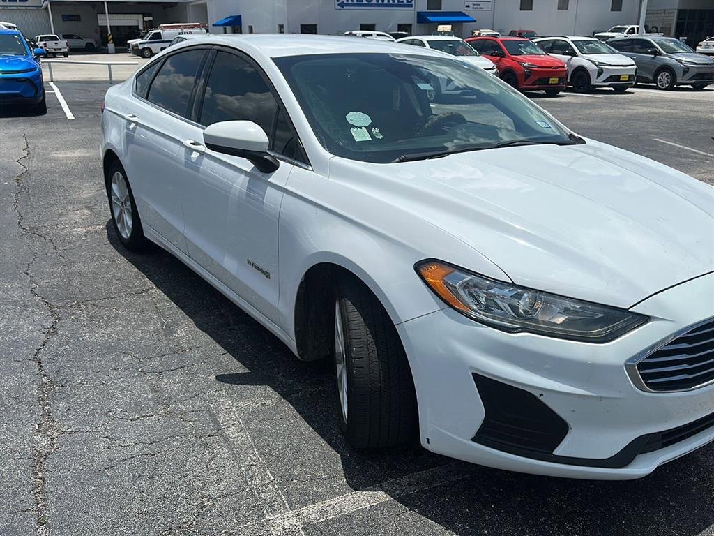 Used 2019 Ford Fusion SE FWD image 1