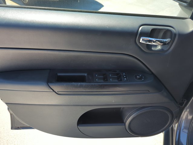 Used 2016 Jeep Compass Sport w/ Power Value Group image 7