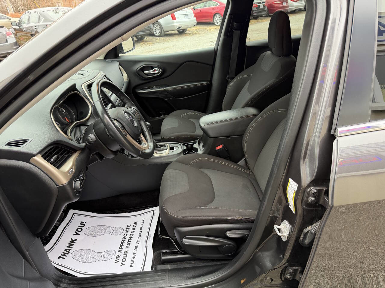 Used 2016 Jeep Cherokee Latitude w/ Cold Weather Group AWD/4WD image 10