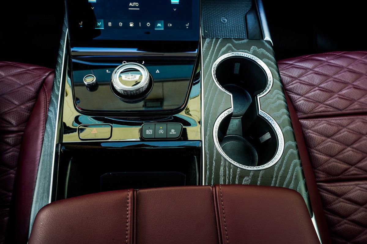 Used 2026 Cadillac Escalade Luxury w/ Touring Package image 21