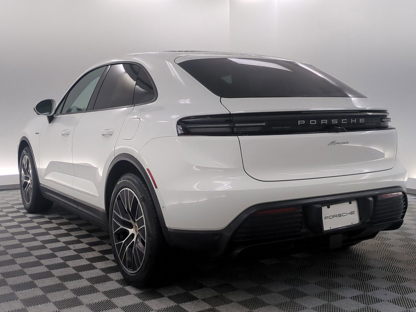 Certified 2025 Porsche Macan Electric RWD image 3