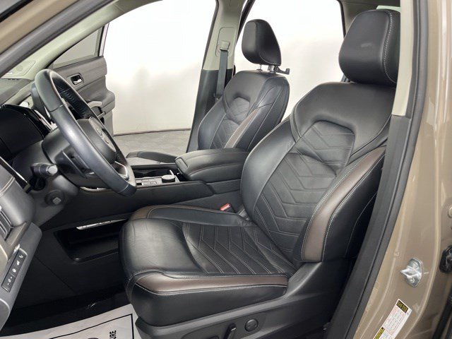 Used 2023 Nissan Pathfinder Platinum w/ Cargo Package AWD/4WD image 15