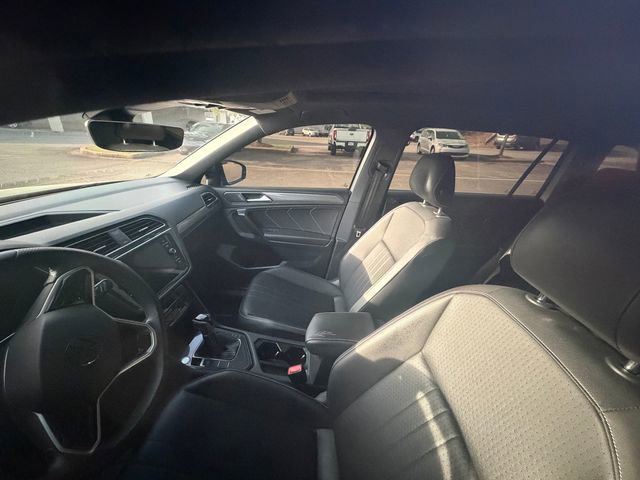 Used 2023 Volkswagen Tiguan SE R-Line FWD image 2