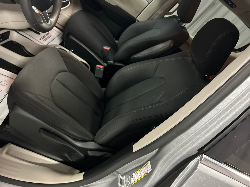 Used 2018 Chrysler Pacifica L image 10