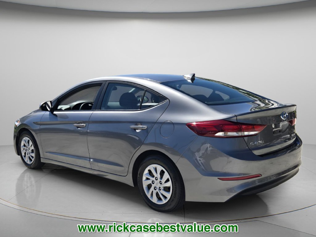 Used 2018 Hyundai Elantra SE w/ SE Connectivity Package 04 FWD image 7