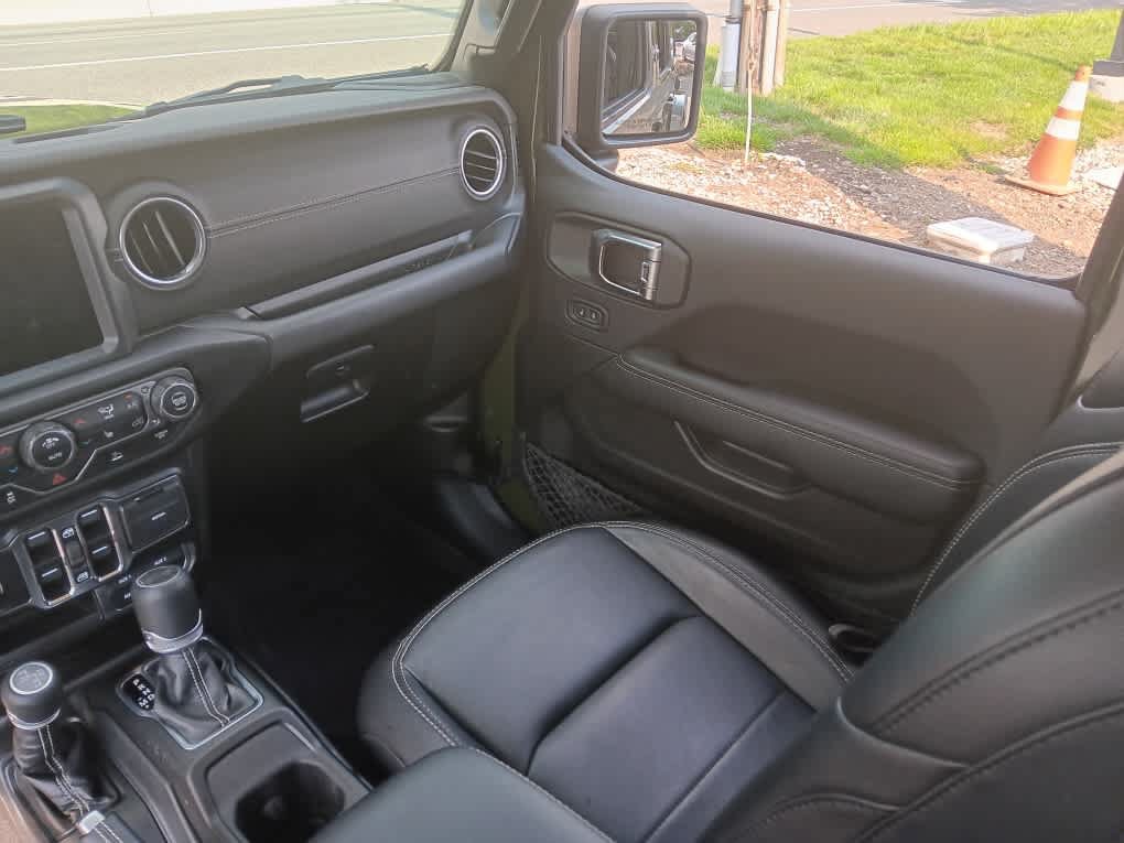 Used 2023 Jeep Wrangler Unlimited Sahara w/ Cold Weather Group AWD/4WD image 15