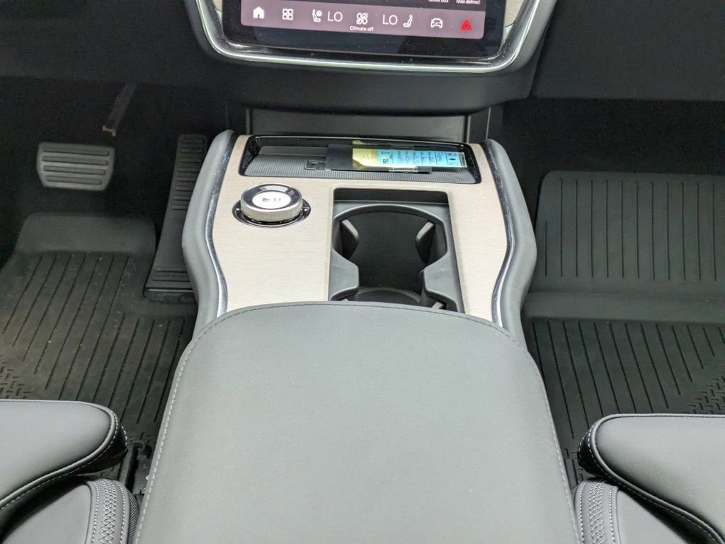 Certified 2025 Volvo EX90 Ultra w/ Protection Package Premier image 26