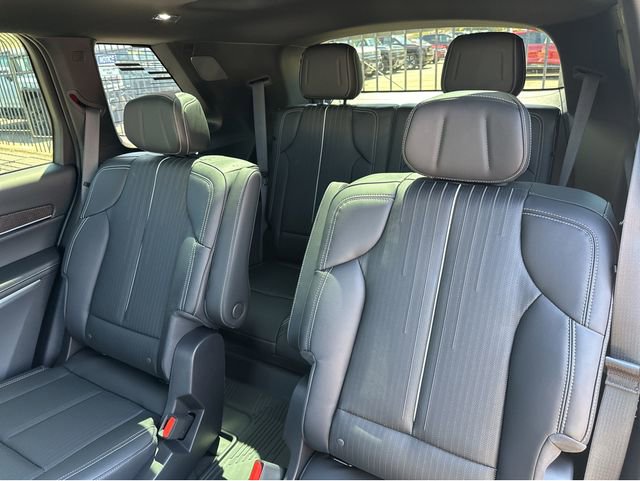 New 2026 Cadillac Vistiq Sport w/ LPO, Floor Liner Package AWD/4WD image 18