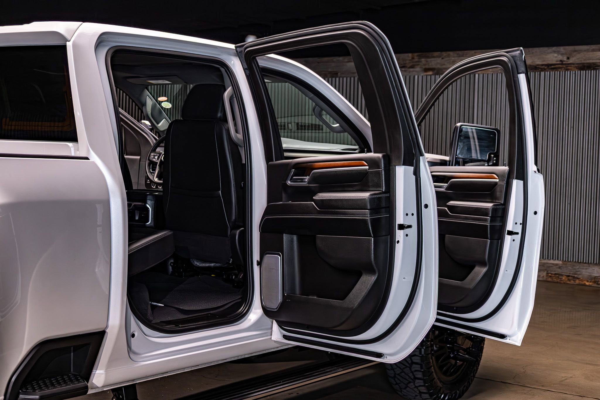 Used 2025 GMC Sierra 3500 Denali w/ Denali Reserve Package image 33