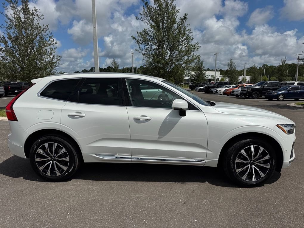 Used 2023 Volvo XC60 B5 Plus image 10