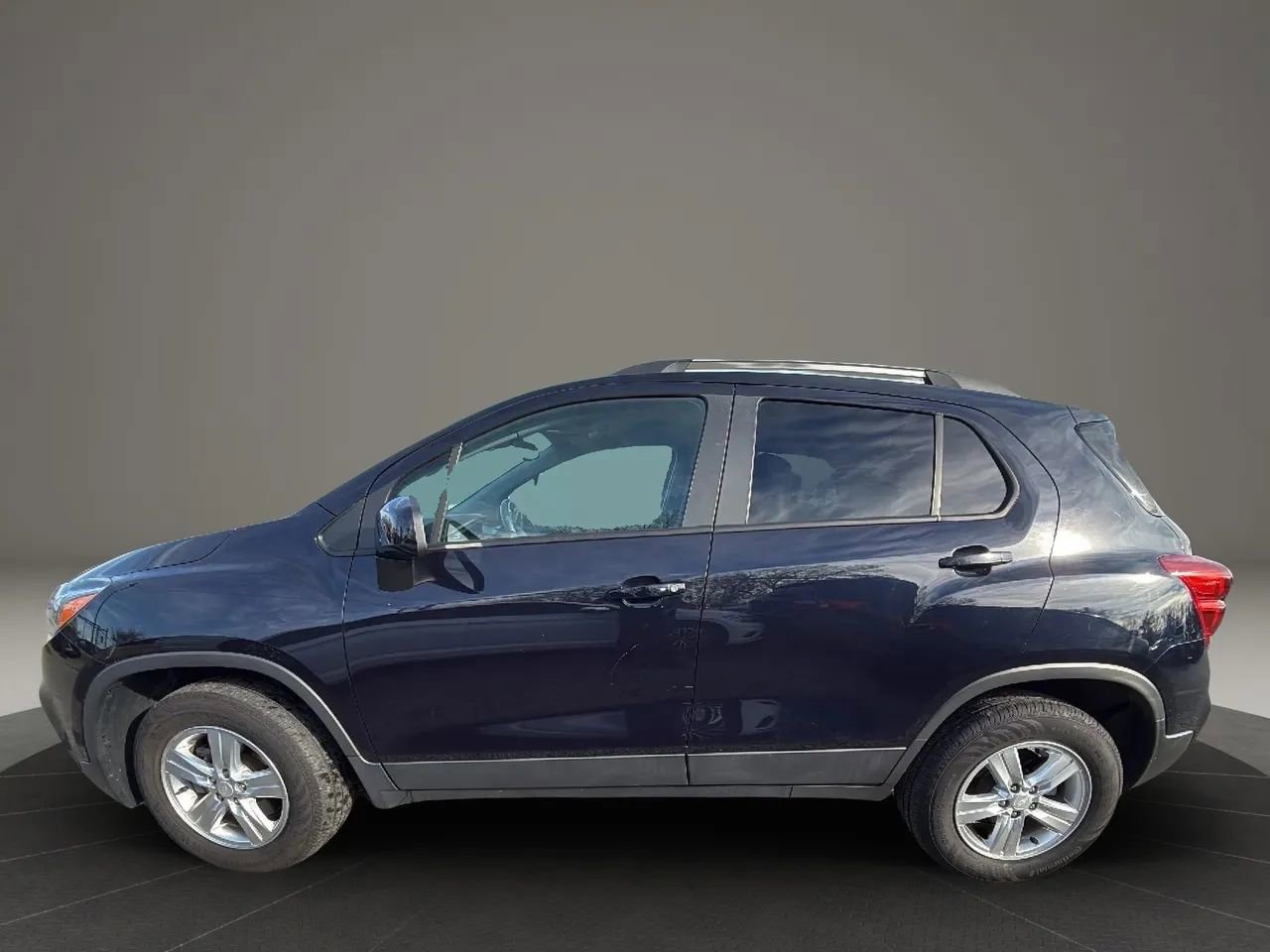 Used 2021 Chevrolet Trax LT w/ Driver Confidence Package image 8