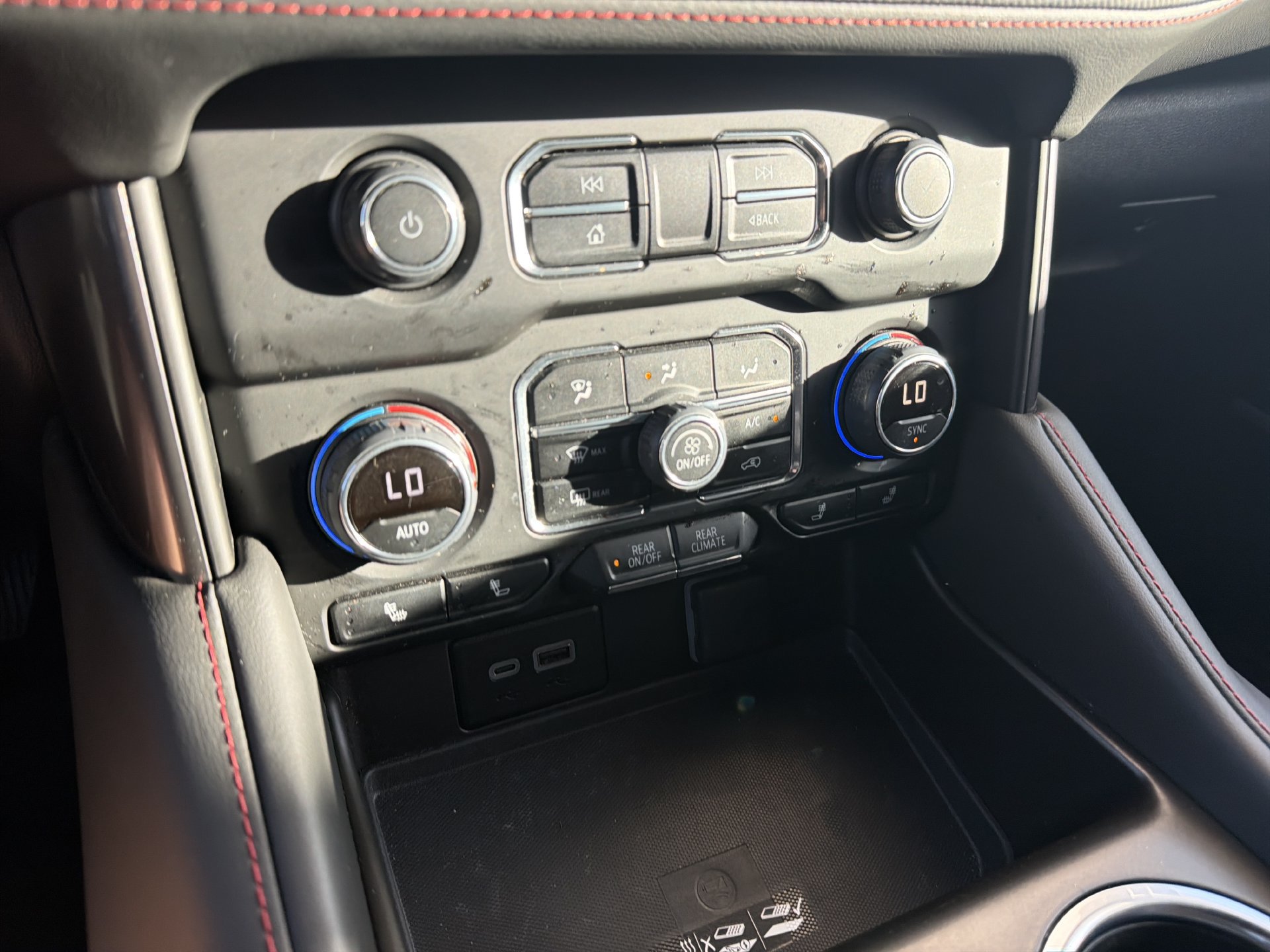 Used 2024 Chevrolet Tahoe RST w/ Luxury Package RWD image 33
