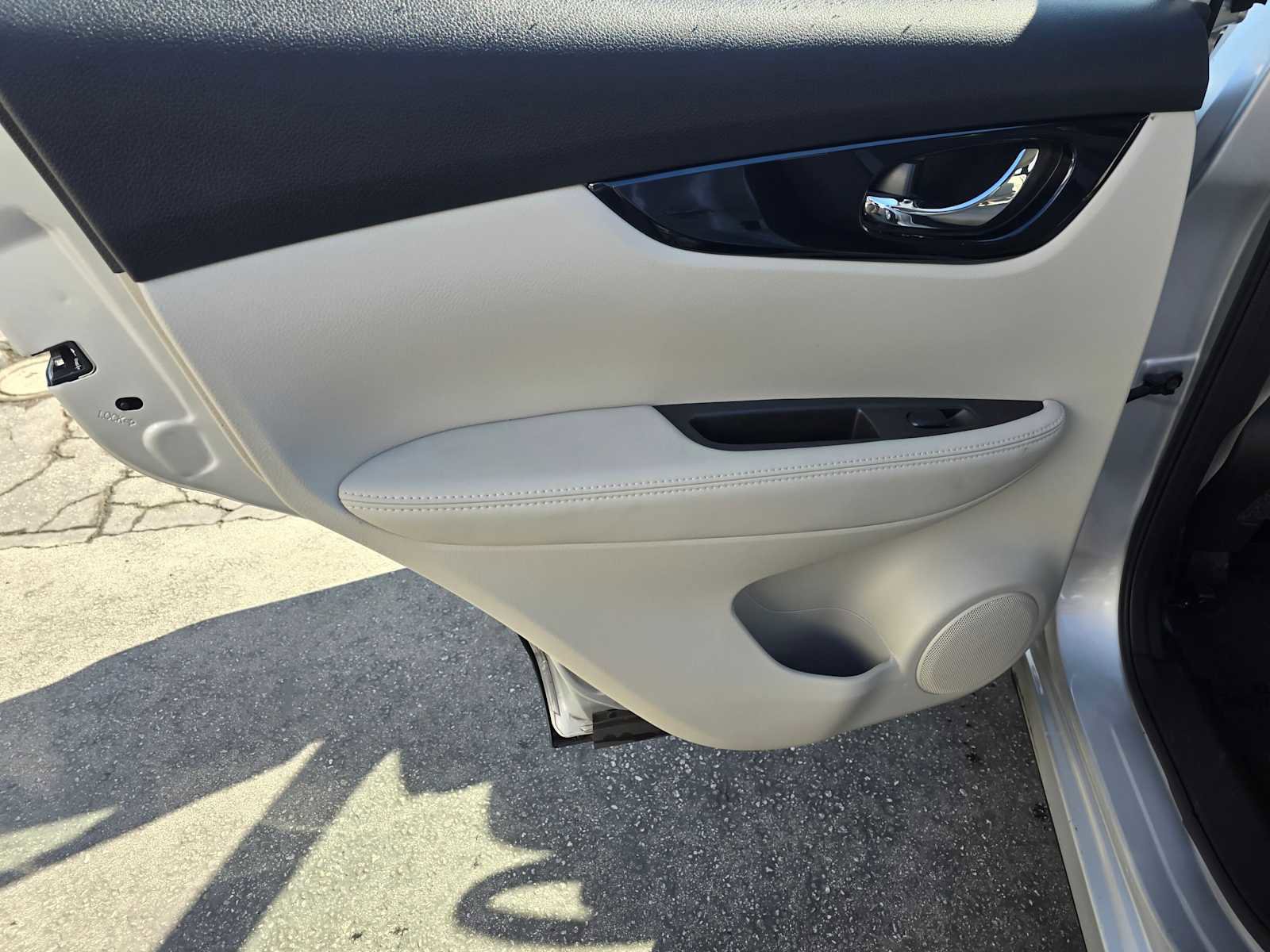 Used 2018 Nissan Rogue Sport SV image 18