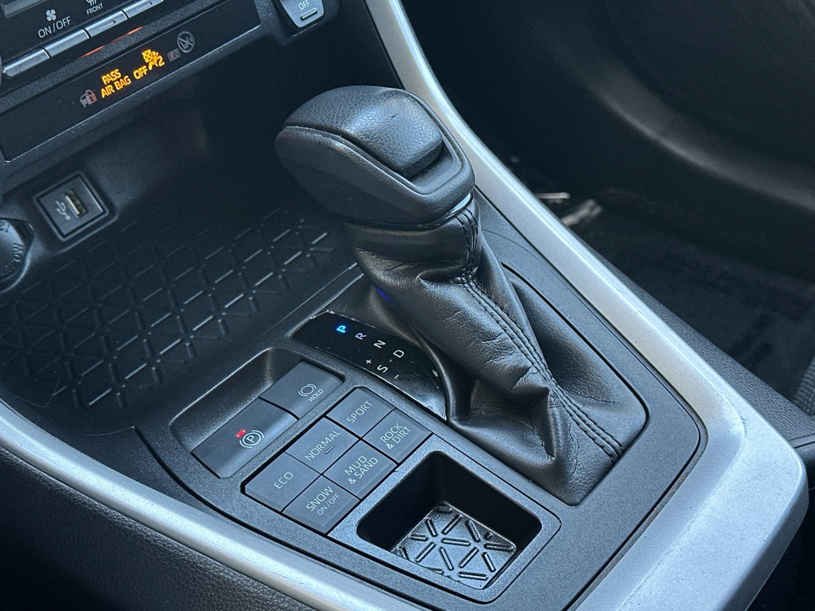 Used 2024 Toyota RAV4 LE AWD/4WD image 19