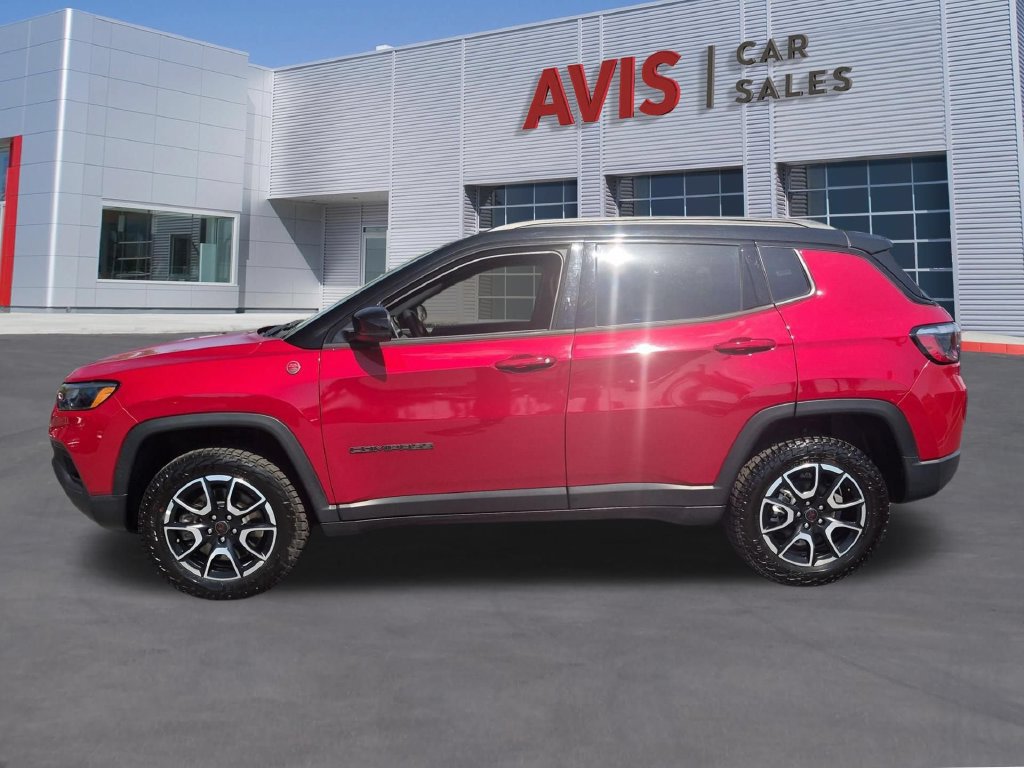 Used 2025 Jeep Compass Trailhawk AWD/4WD image 10