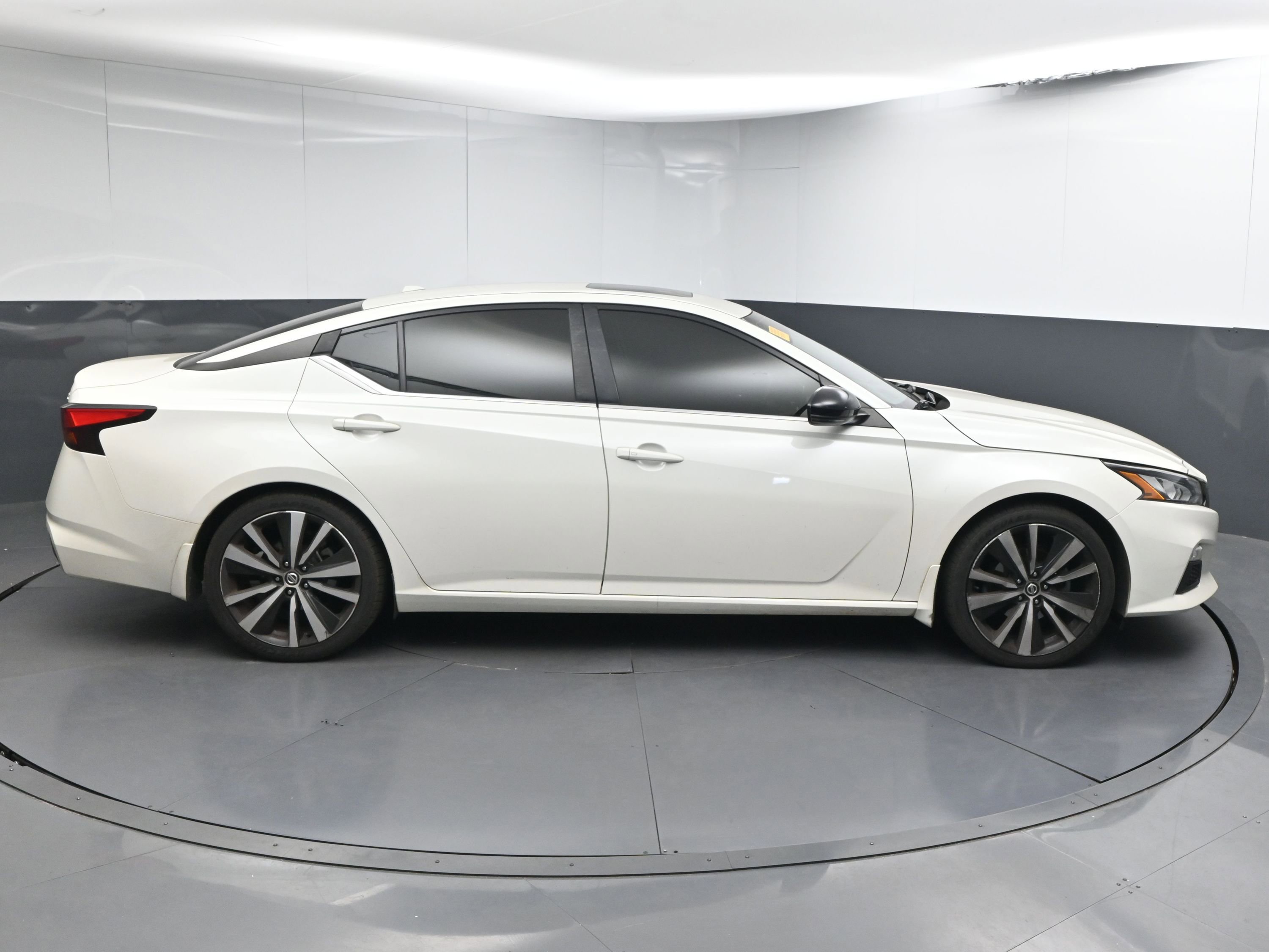 Used 2019 Nissan Altima 2.5 SR w/ SR Premium Package image 9