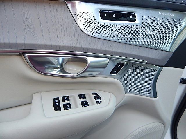 New 2026 Volvo XC90 B6 Ultra w/ Protection Package Premier image 16