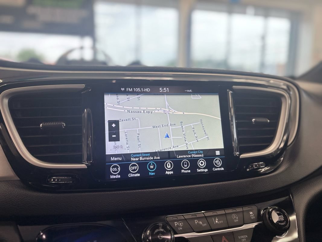 Used 2020 Chrysler Pacifica Touring-L w/ Advanced Safetytec Group AWD/4WD image 37