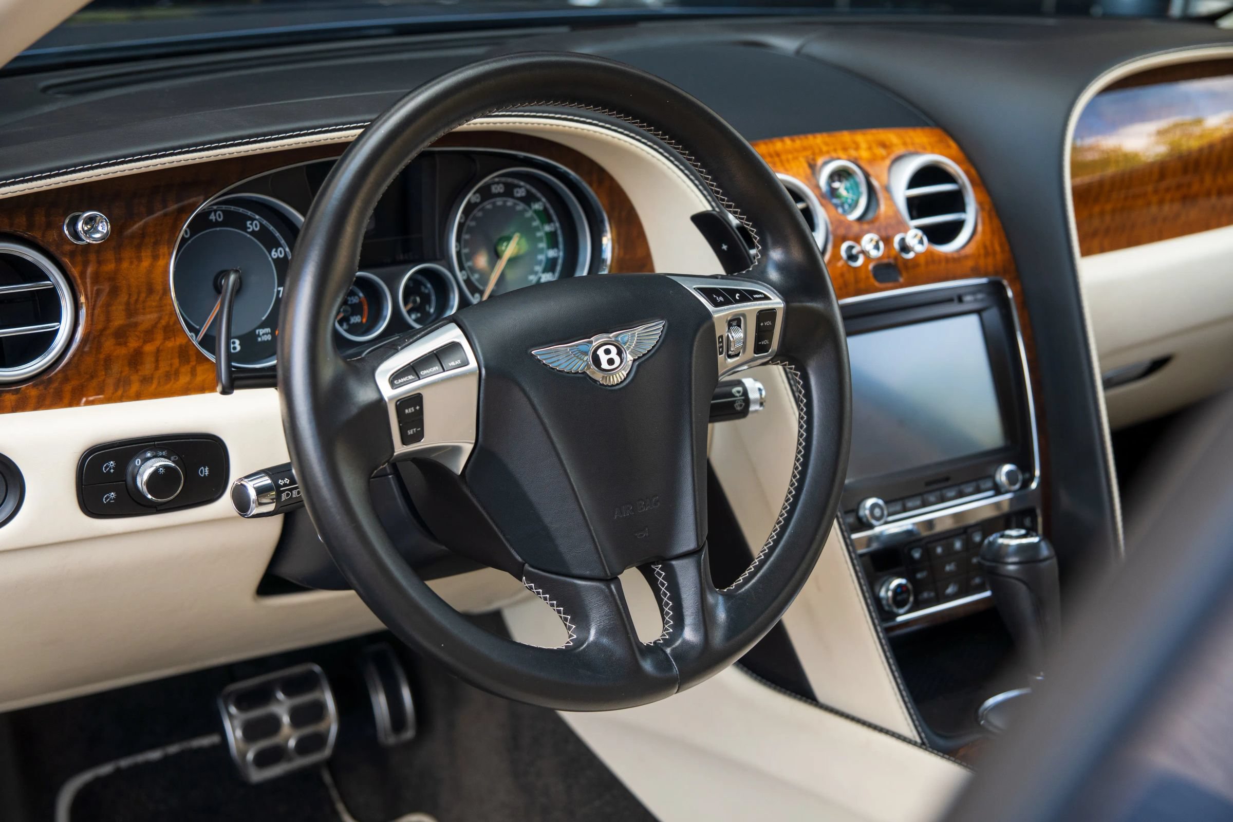 Used 2015 Bentley Flying Spur V8 AWD/4WD image 24