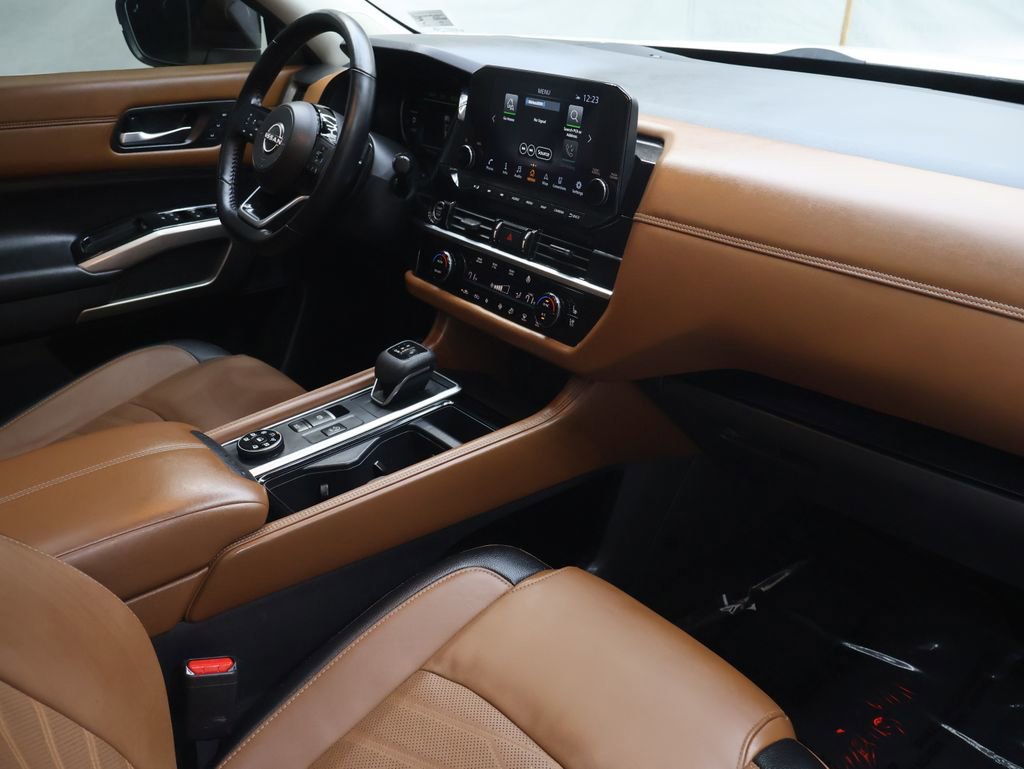 Used 2023 Nissan Pathfinder Platinum AWD/4WD image 11