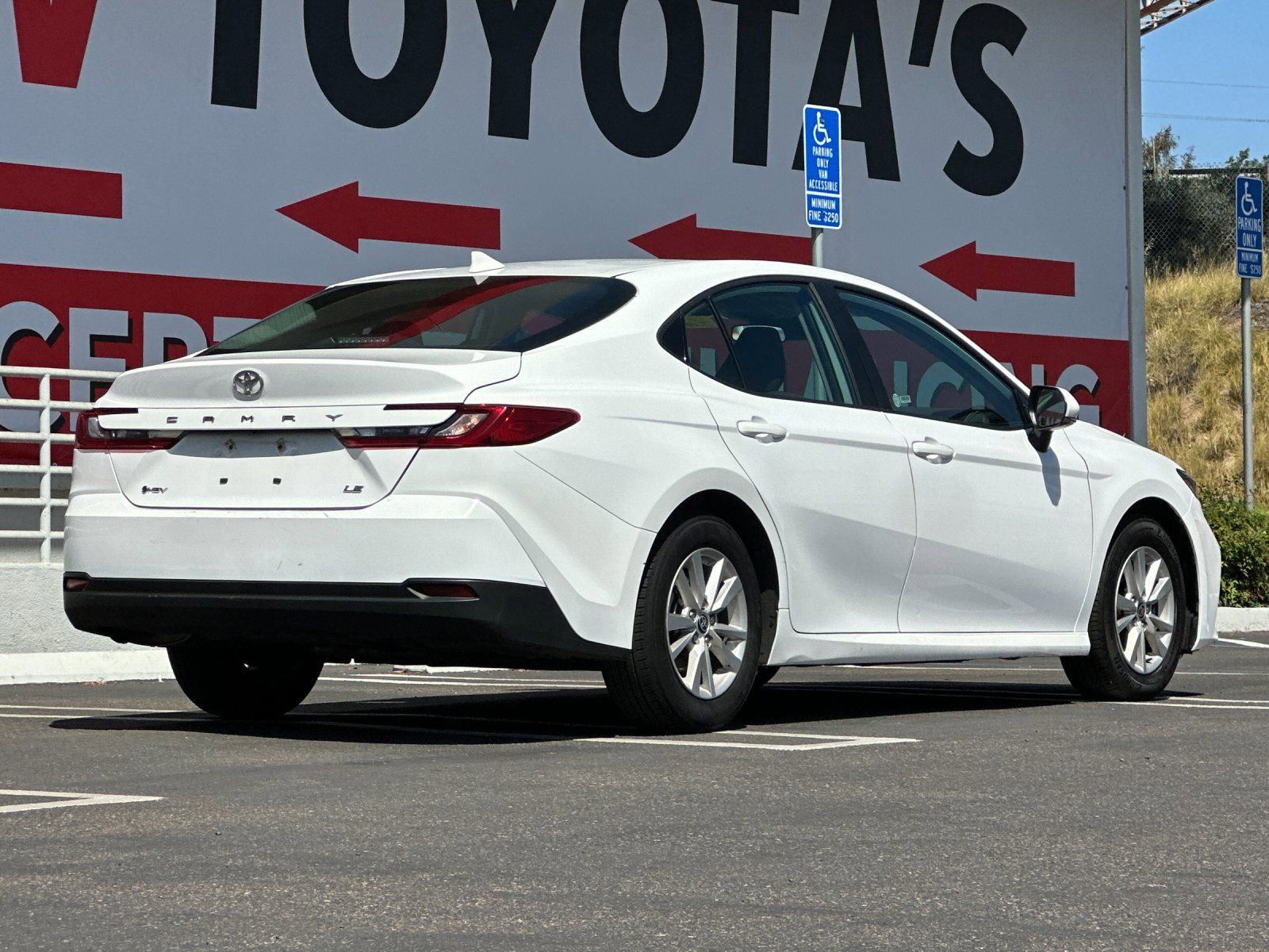 Used 2025 Toyota Camry LE FWD image 5