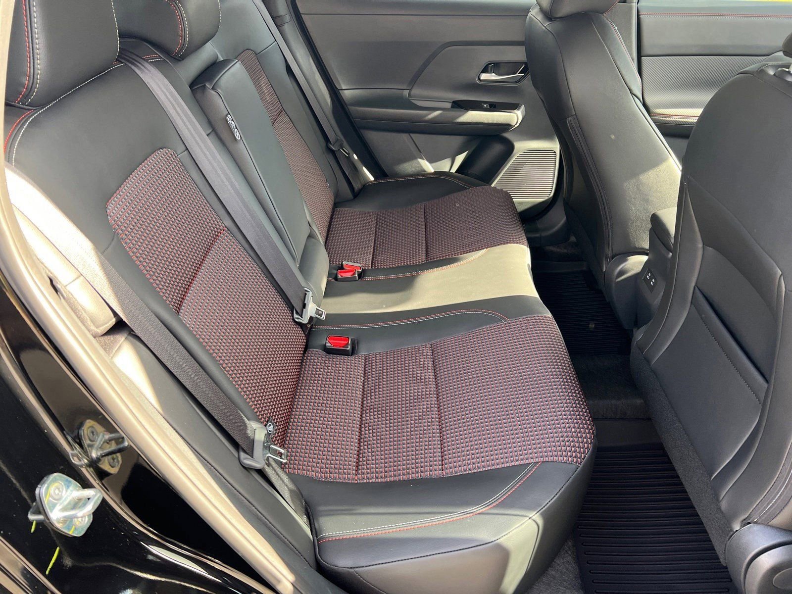 New 2026 Nissan Kicks SR image 15