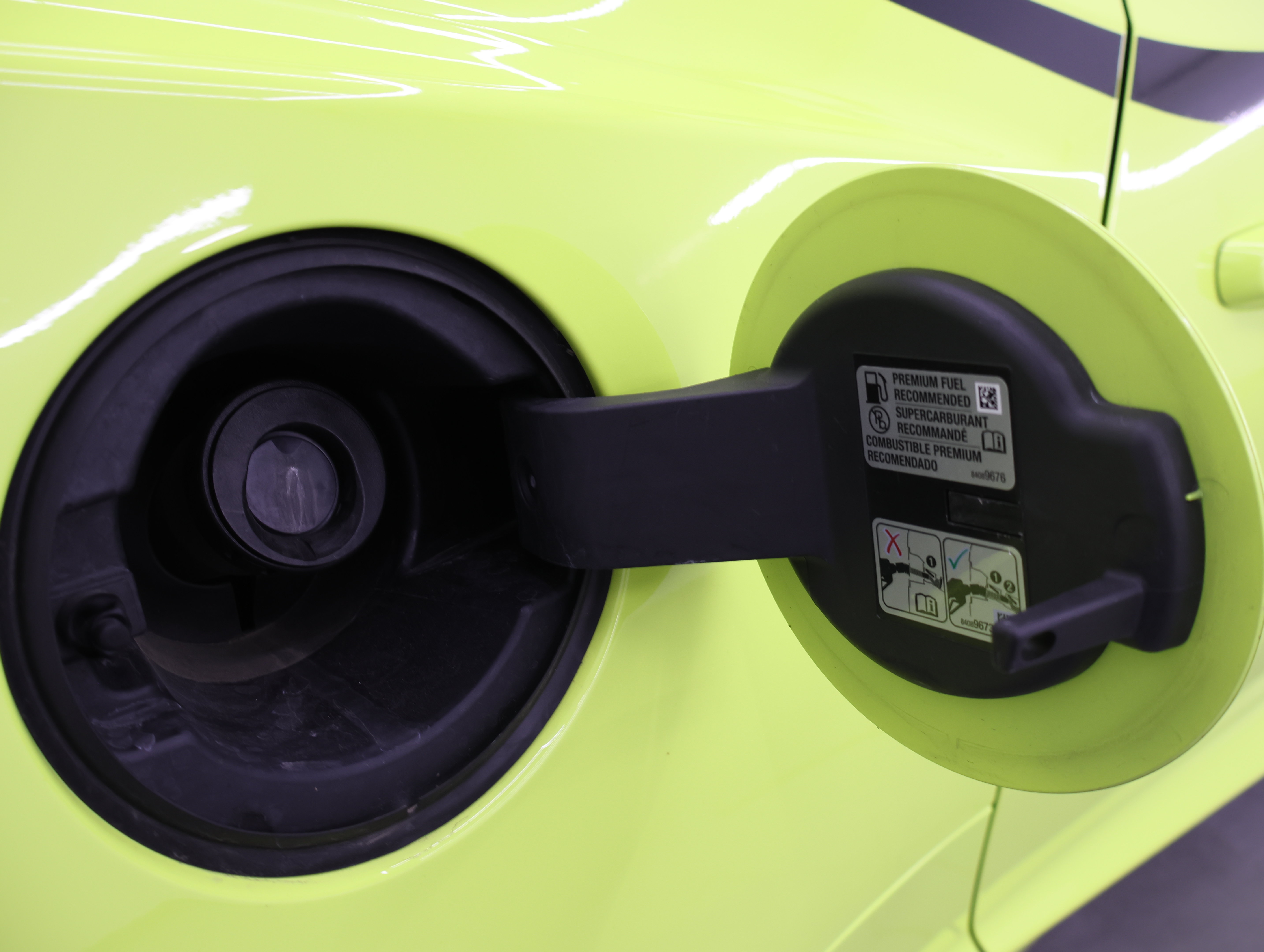 Used 2020 Chevrolet Camaro SS RWD image 25
