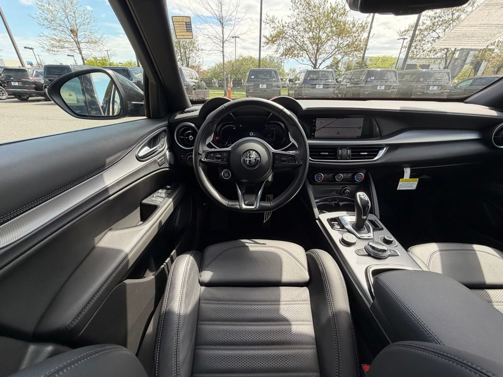 Used 2024 Alfa Romeo Stelvio Veloce AWD/4WD image 14