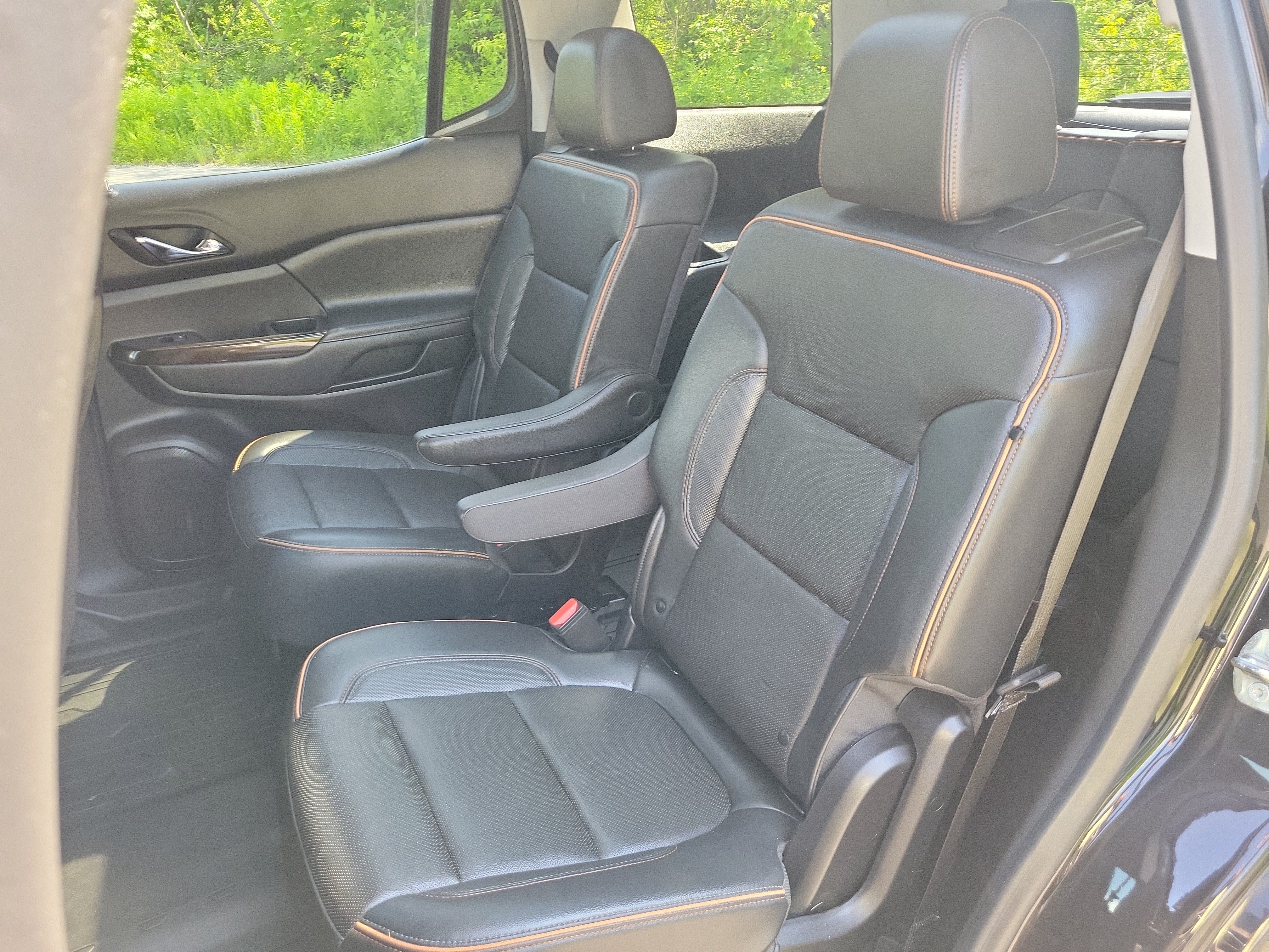 Used 2022 GMC Acadia AT4 w/ Technology Package AWD/4WD image 16