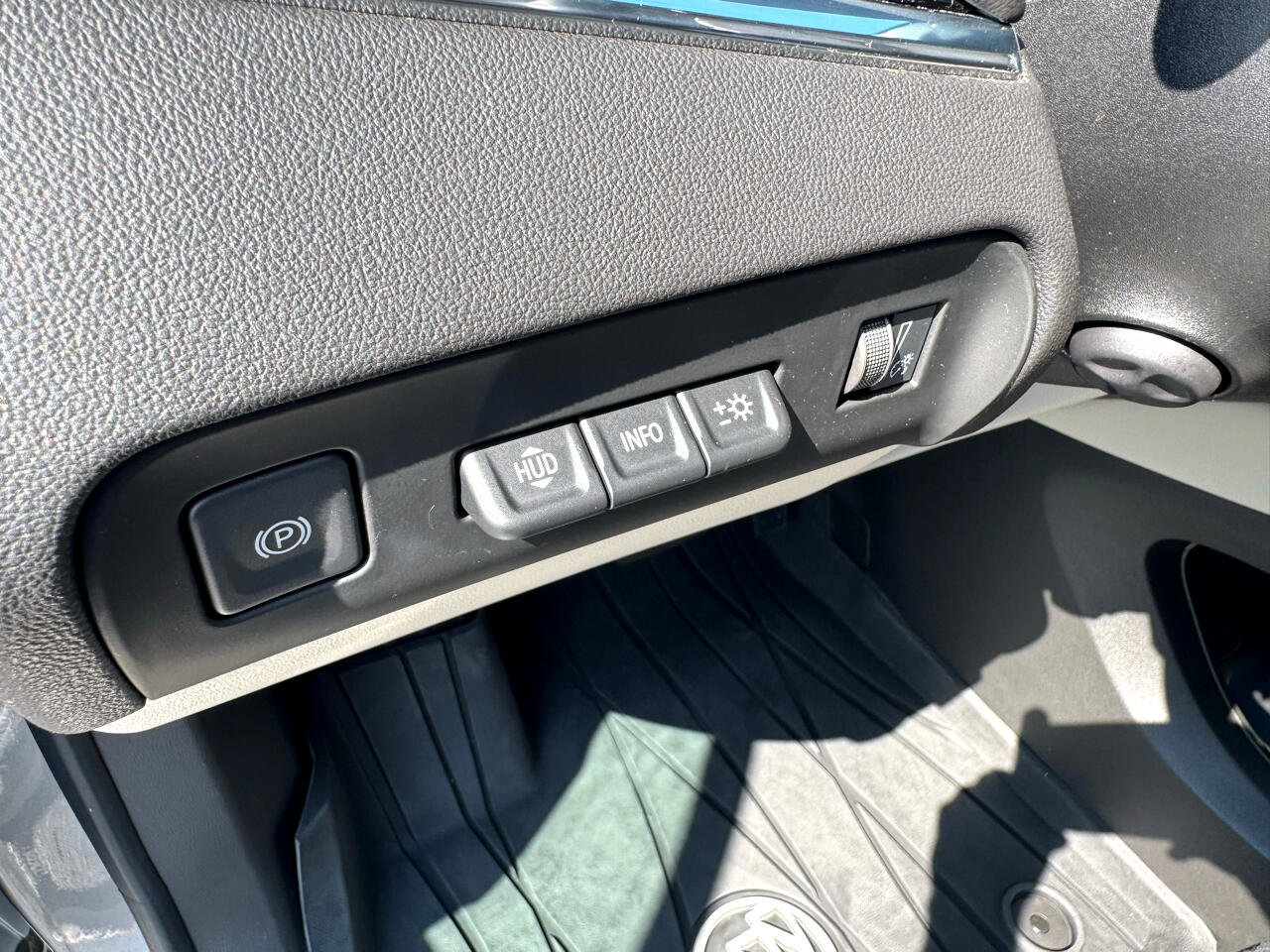 Used 2023 Buick Enclave Avenir w/ Avenir Technology Package image 25