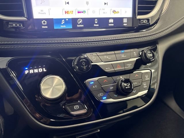 New 2027 Chrysler Pacifica Select AWD/4WD image 36