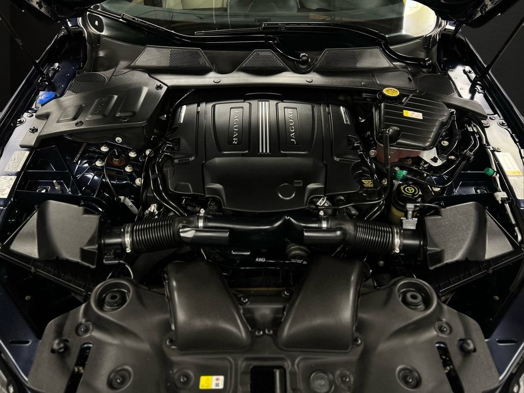 Used 2015 Jaguar XJ AWD/4WD image 40