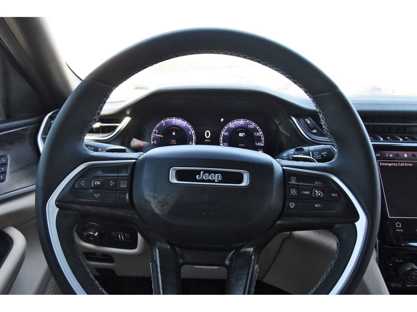 Used 2023 Jeep Grand Cherokee L Limited w/ Black Appearance Package image 16