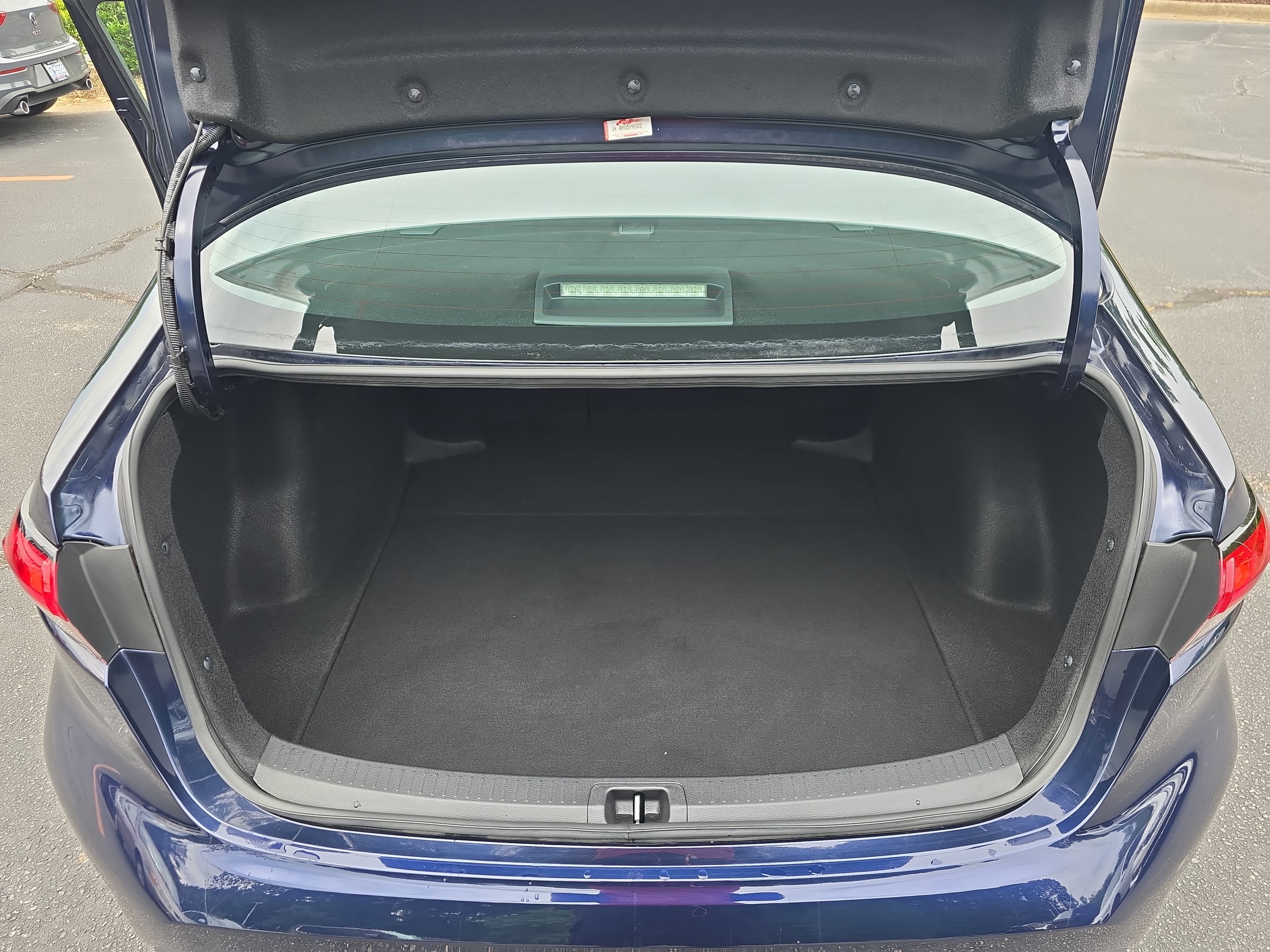 Used 2022 Toyota Corolla LE FWD image 12