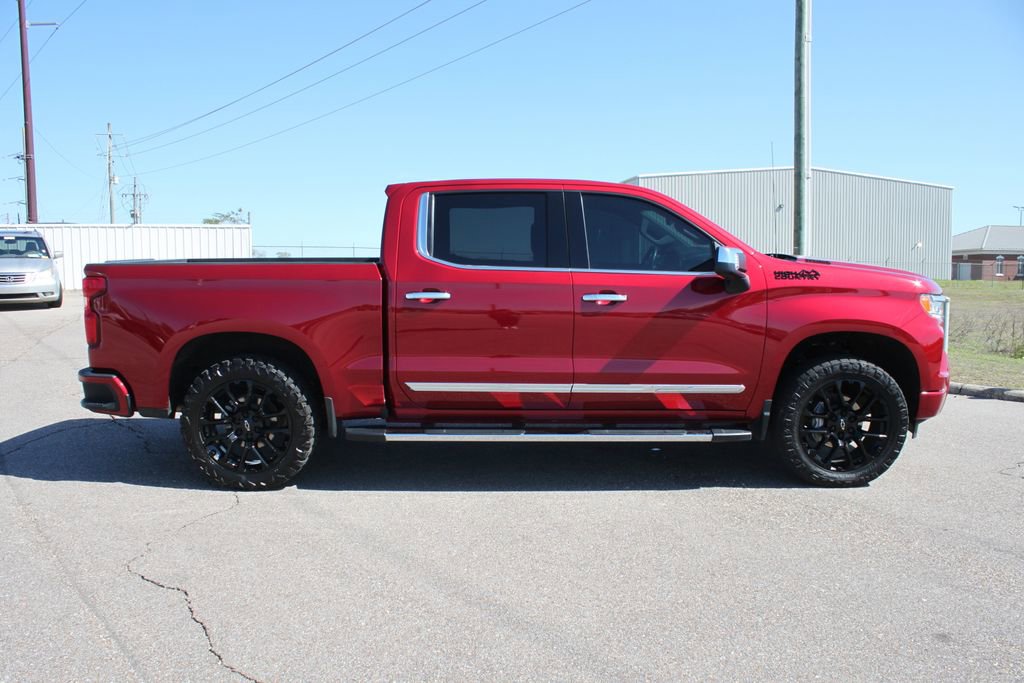 Used 2023 Chevrolet Silverado 1500 High Country w/ Technology Package image 17